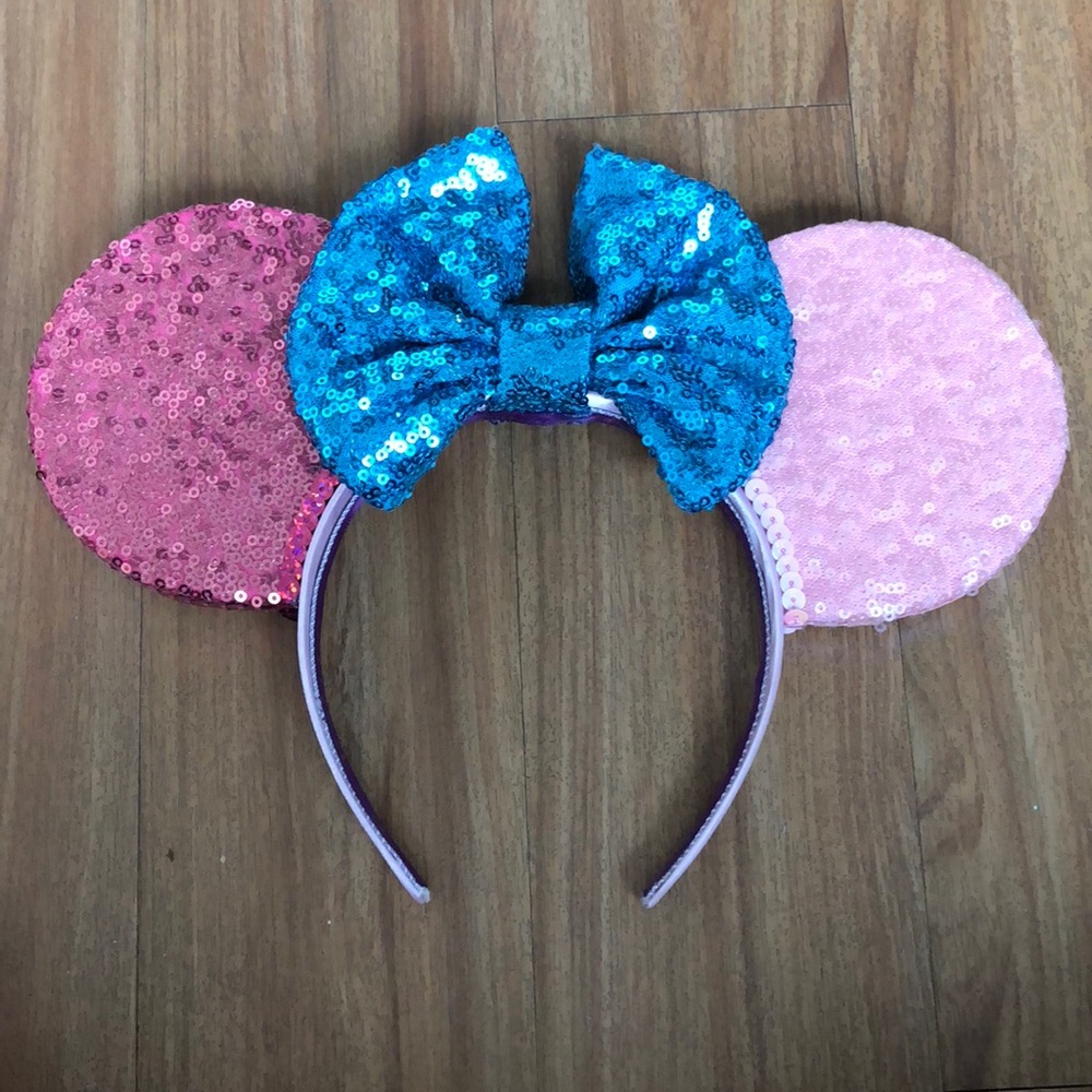 Disney Minnie Mouse Ears bubblegum wall